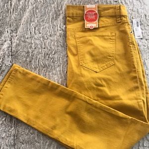 NWT! Old Navy Mustard Yellow Rock Star Jeans